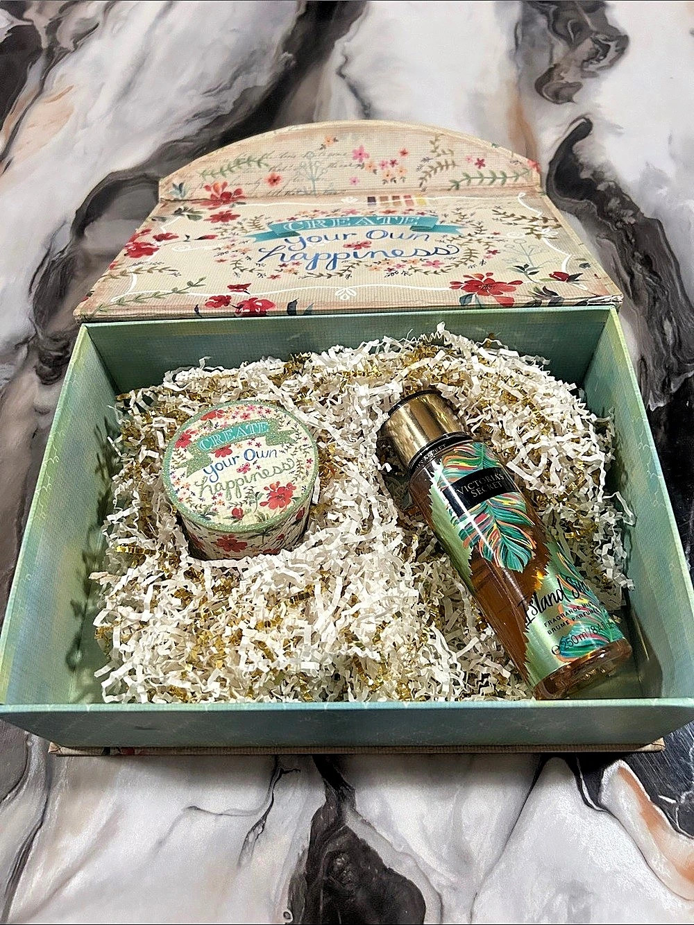 Victoria's Secret Love Spell Fragrance Mist Gift Set in Green & Cream
